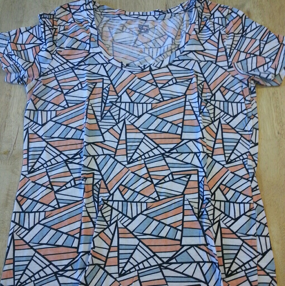 Geometric pattern t- shirt